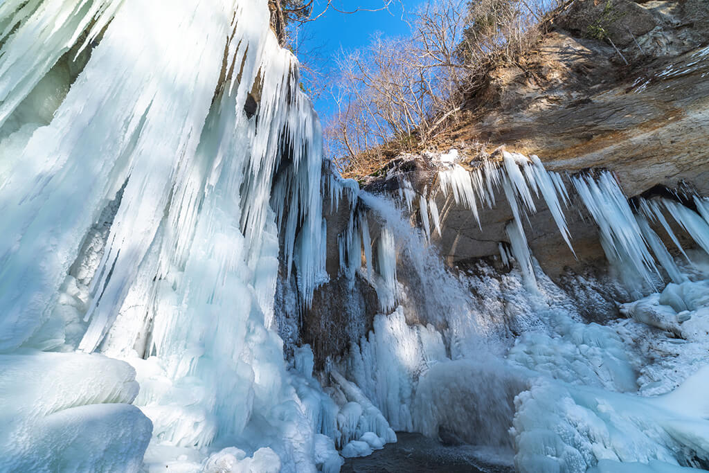 支笏湖のスノートレッキングで有名な七条大滝