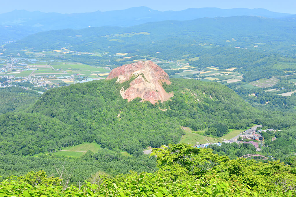 上空から見た昭和新山