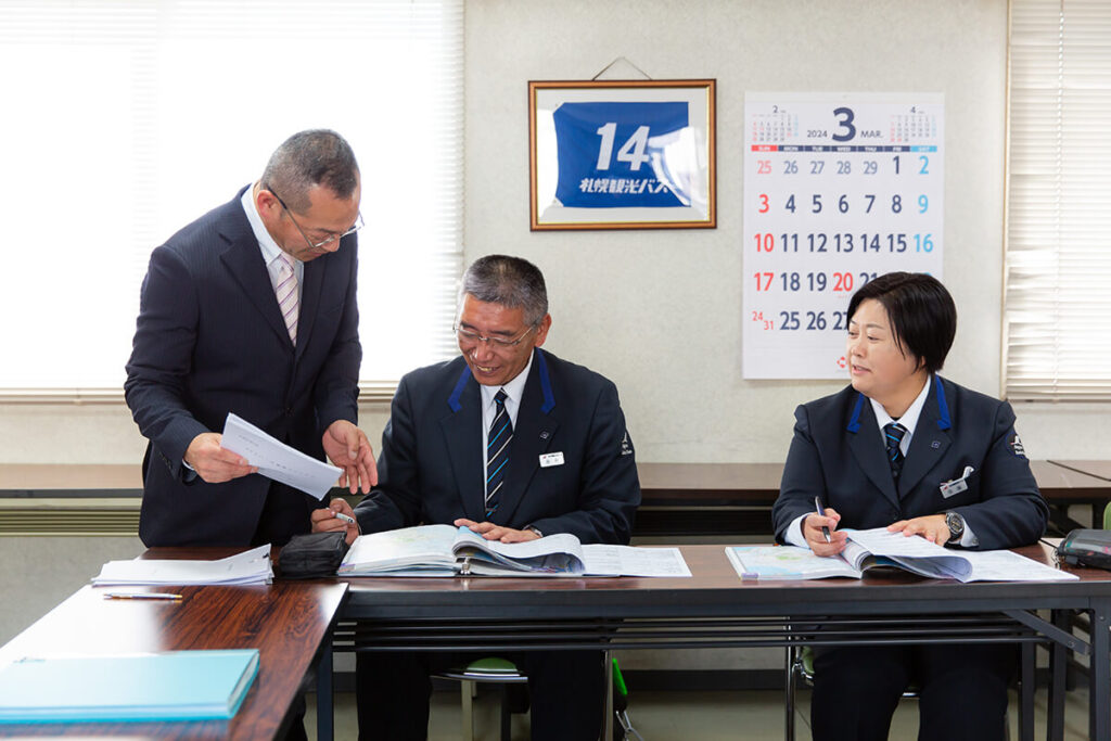 新人運転士が研修を受ける様子