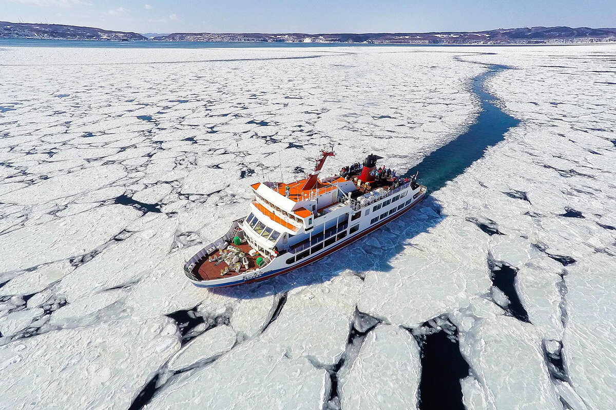 流氷の中を豪快に進む！流氷観光砕氷船おーろらとは？ | 札幌観光バス