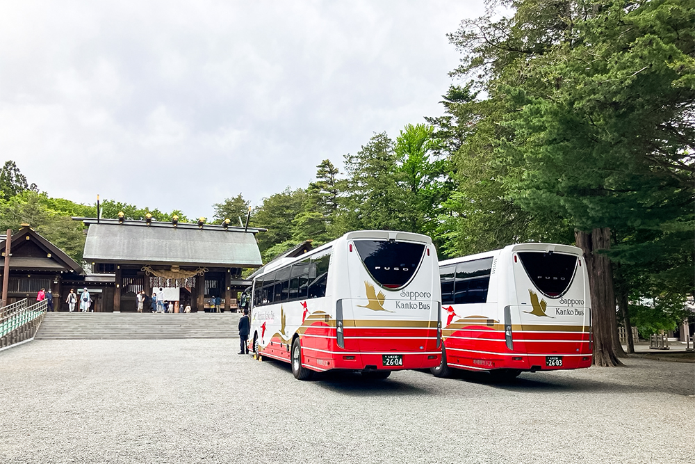 北海道神宮の祈祷に来た新車バス